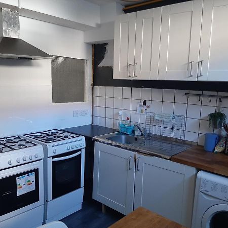 Single Room With Underbed 8 London Ngoại thất bức ảnh