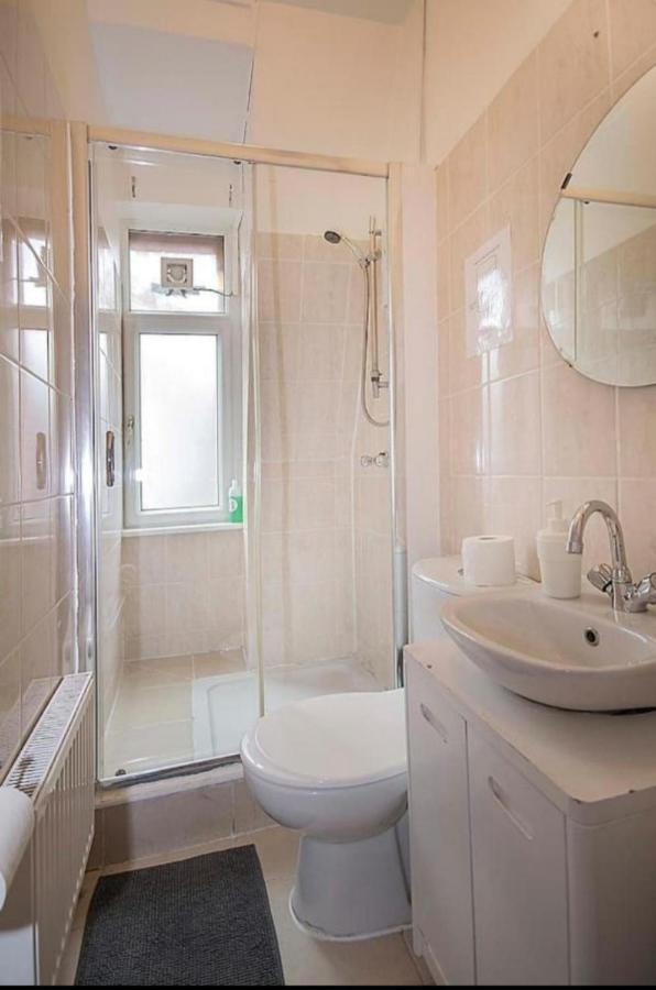 Single Room With Underbed 8 London Ngoại thất bức ảnh