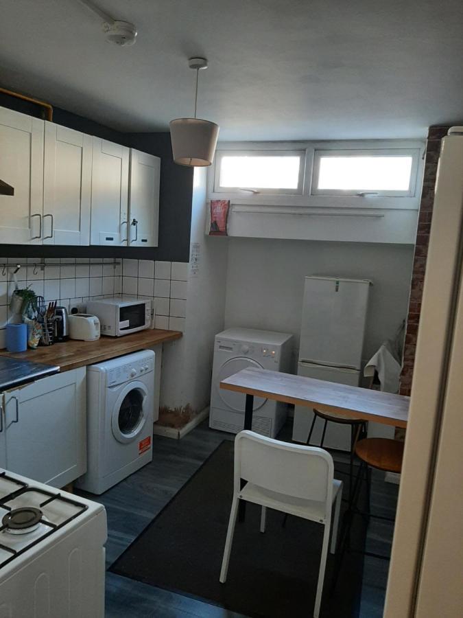 Single Room With Underbed 8 London Ngoại thất bức ảnh