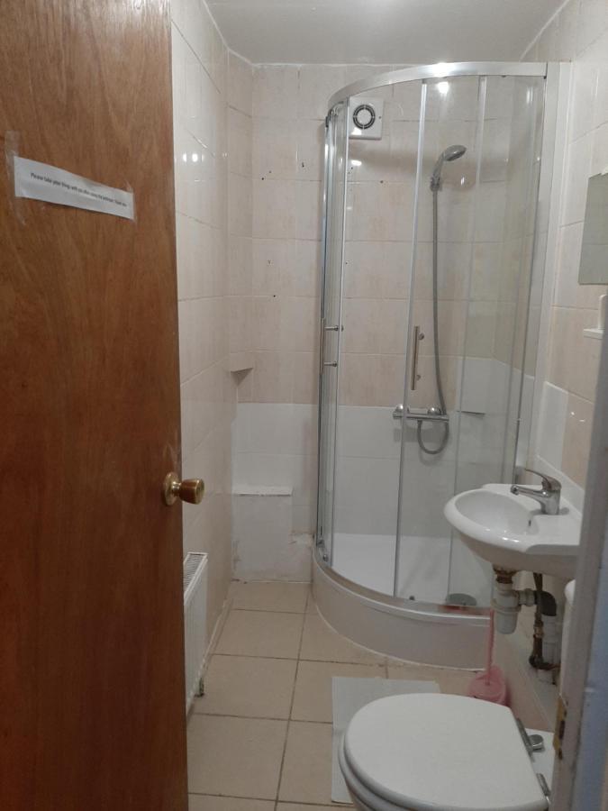 Single Room With Underbed 8 London Ngoại thất bức ảnh